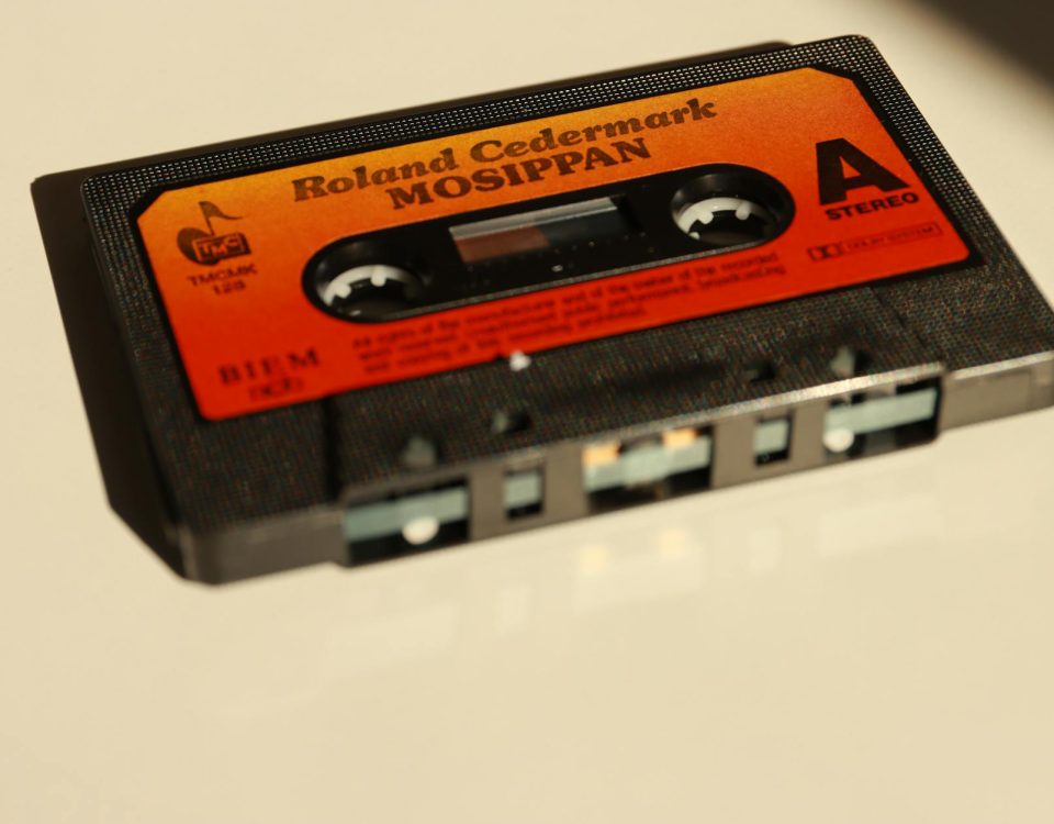 Close-up of a vintage cassette tape titled 'Mosippan' by Roland Cedermark, with a retro design.